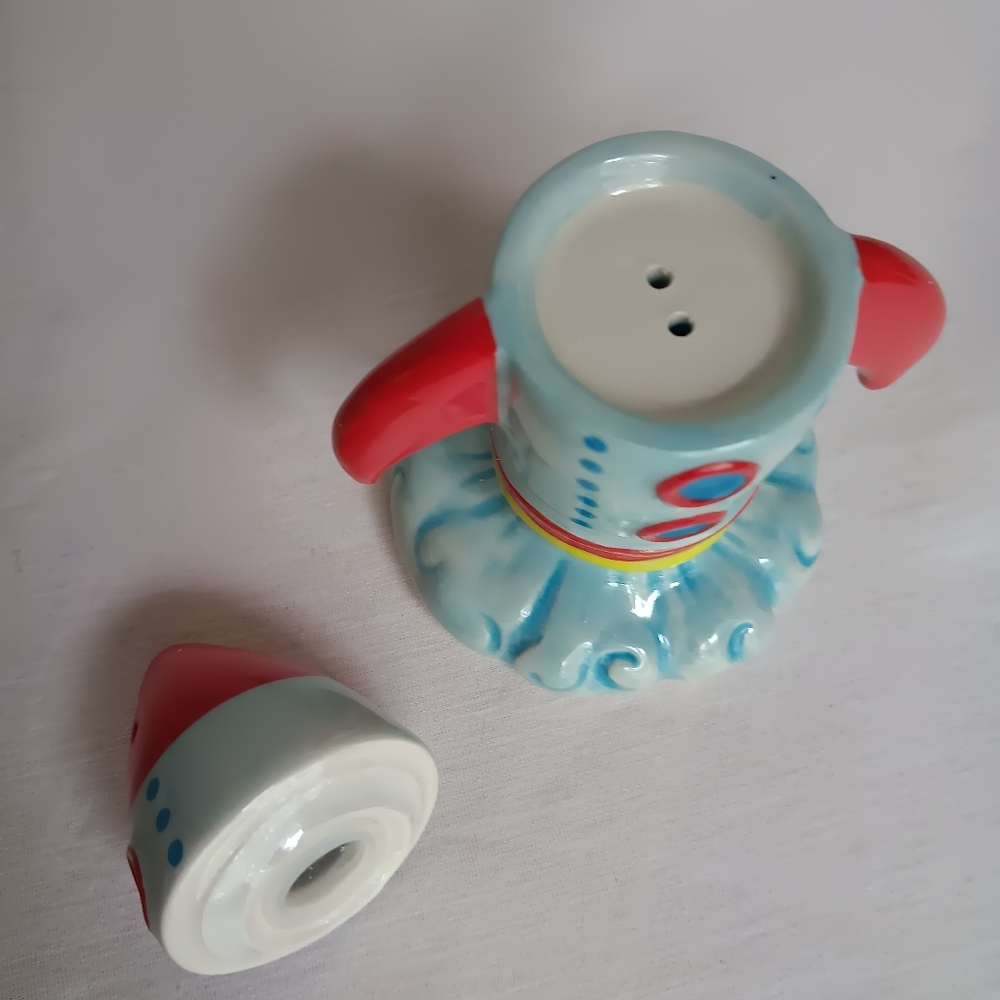 Cracker Barrel Rocket Ship Salt & Pepper Set Boxed NOST - Picture 5 of 9